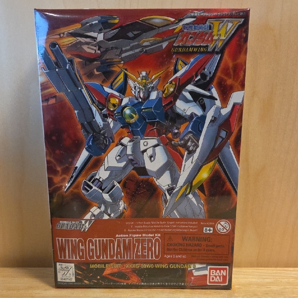1995 Gundam Wing Model Kit - Wing Gundam Zero